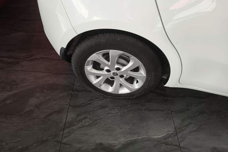 Used MG 3 2014 1.5L AMT Elite Edition Exterior 5