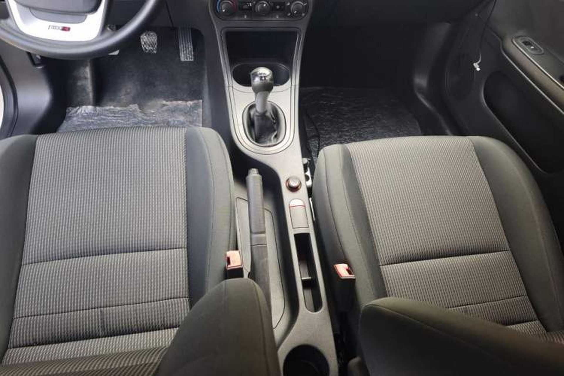Used MG 3 2014 1.3L Manual Comfort Edition Gear Lever