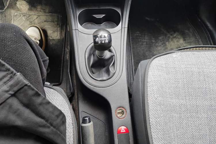 Used MG 3 2014 1.3L Manual Comfort Edition Gear Lever