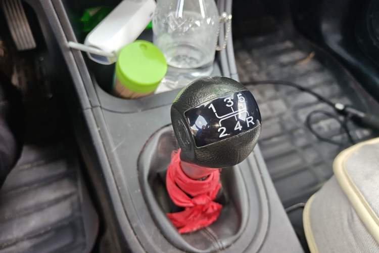 Used MG 3 2014 1.5L Manual Elite Edition Gear Lever