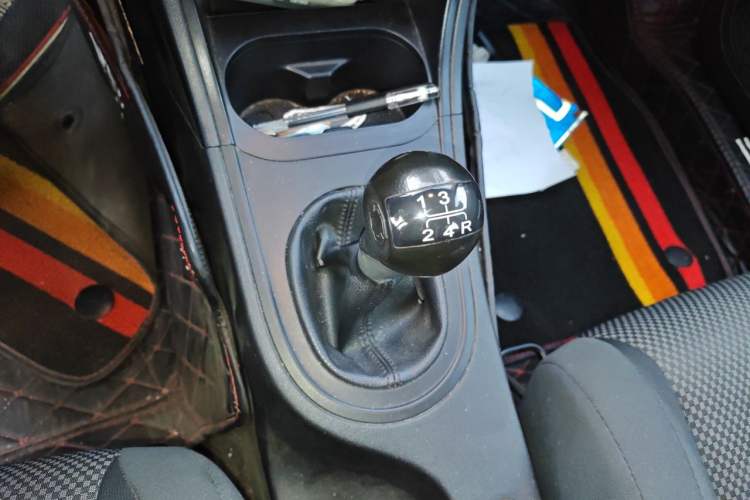 Used MG 3 2014 1.3L Manual Comfort Edition Gear Lever