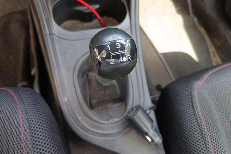 Used MG 3 2014 1.3L Manual Comfort Edition Gear Lever