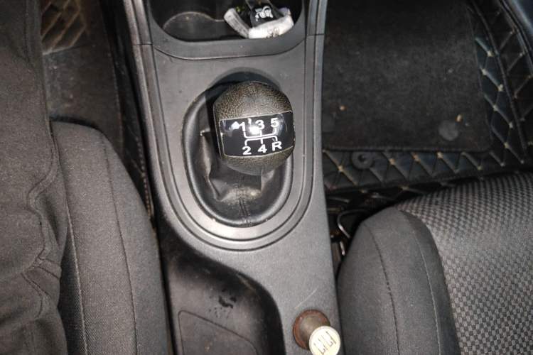 Used MG 3 2014 1.3L Manual Comfort Edition Gear Lever