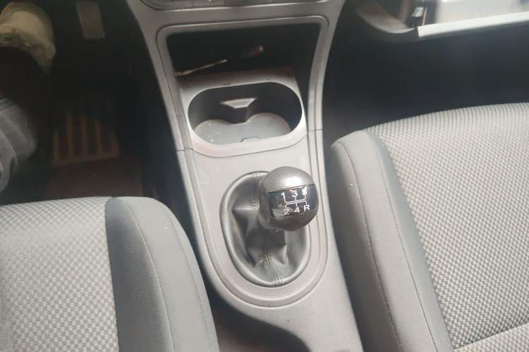 Used MG 3 2014 1.3L Manual Comfort Edition Gear Lever