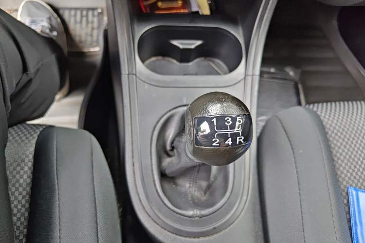 Used MG 3 2014 1.3L Manual Comfort Edition Gear Lever