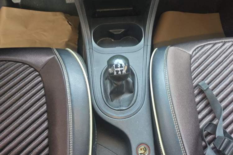 Used MG 3 2014 1.3L Manual Comfort Edition Gear Lever