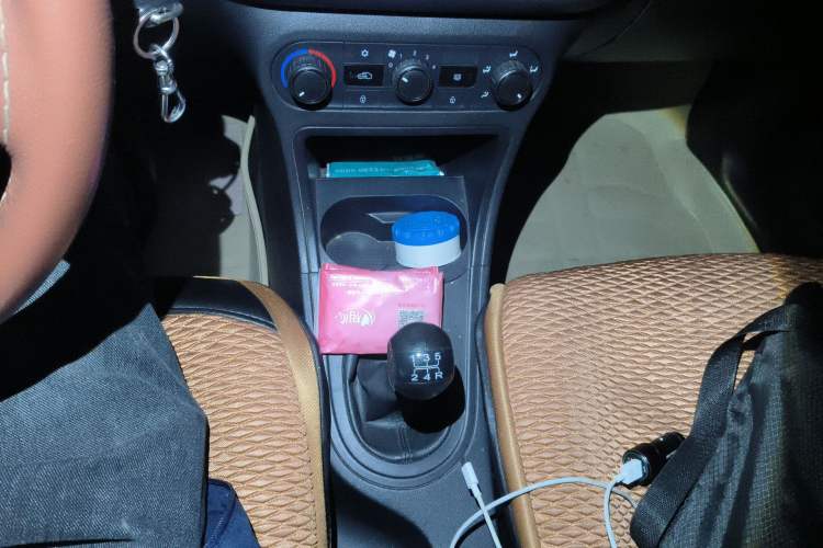 Used MG 3 2014 1.3L Manual Comfort Edition Gear Lever