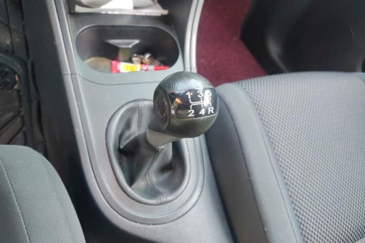 Used MG 3 2014 1.3L Manual Comfort Edition Gear Lever