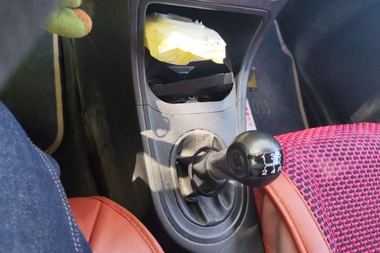 Used MG 3 2014 1.3L Manual Comfort Edition Gear Lever