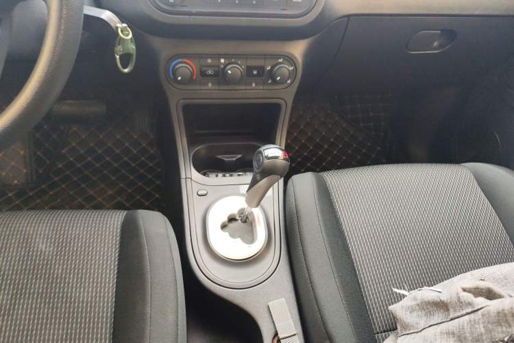 Used MG 3 2014 1.3L AMT Comfort Edition Gear Lever