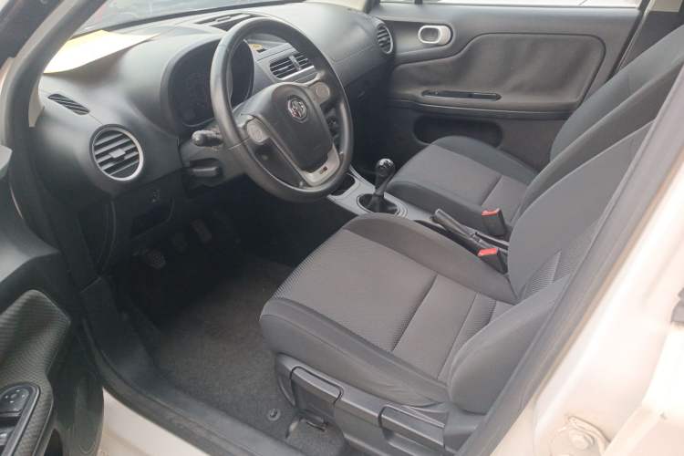 Used MG 3 2014 1.5L Manual Value Edition Interior 2