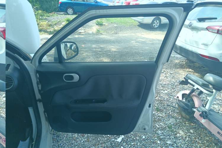 Used MG 3 2014 1.3L Manual Comfort Edition Interior 5