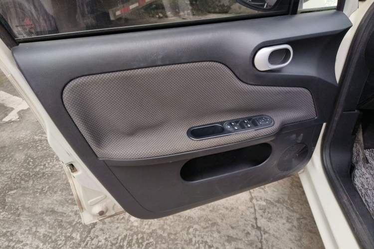 Used MG 3 2014 1.5L AMT Elite Edition Left Front Door Interior