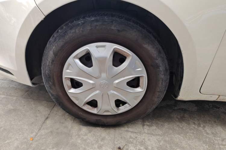 Used MG 3 2014 1.3L Manual Comfort Edition Left Front Wheel Hub