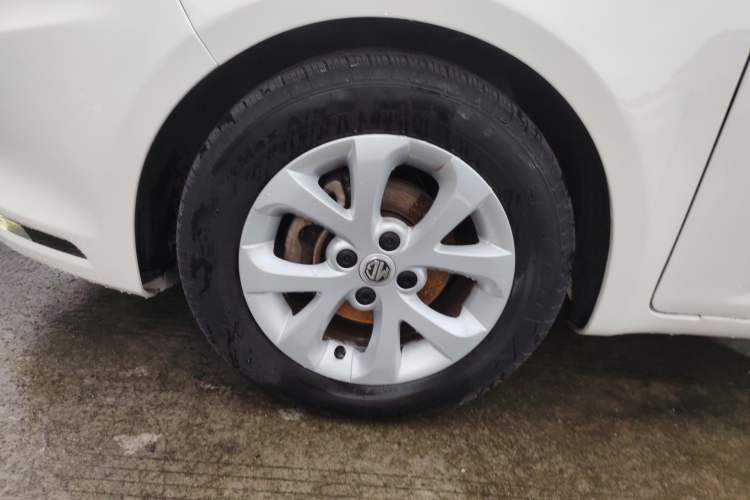 Used MG 3 2014 1.5L AMT Elite Edition Left Front Wheel Hub
