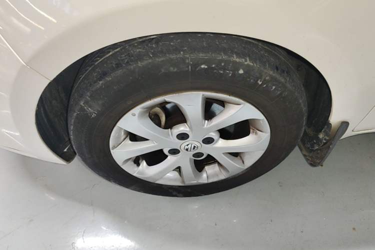 Used MG 3 2014 1.5L AMT Elite Edition Left Front Wheel Hub