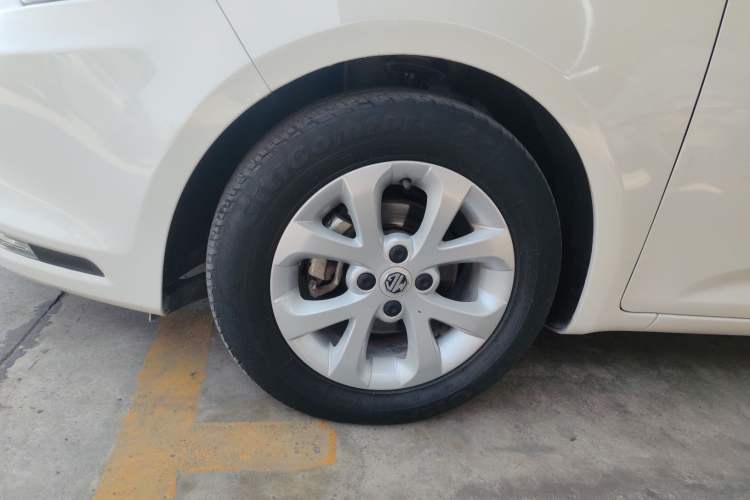 Used MG 3 2014 1.5L AMT Elite Edition Left Front Wheel Hub