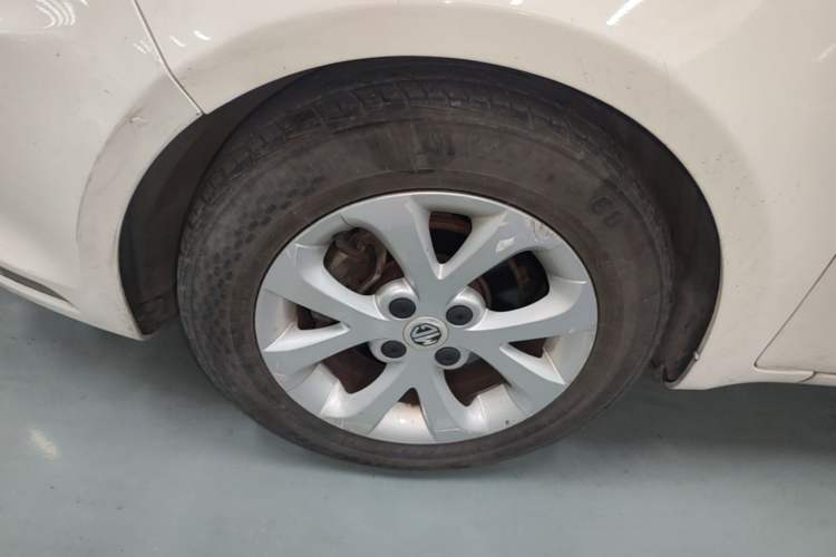 Used MG 3 2014 1.5L AMT Elite Edition Left Front Wheel Hub