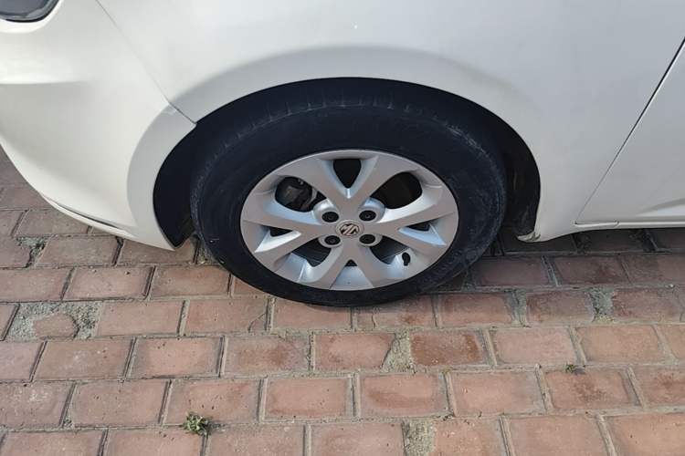 Used MG 3 2014 1.5L AMT Elite Edition Left Front Wheel Hub