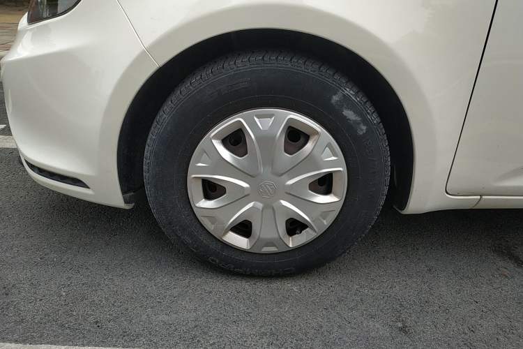 Used MG 3 2014 1.3L Manual Comfort Edition Left Front Wheel Hub