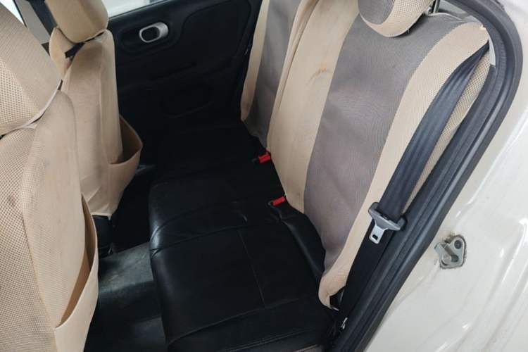 Used MG 3 2014 1.5L AMT Elite Edition Left Rear Seat