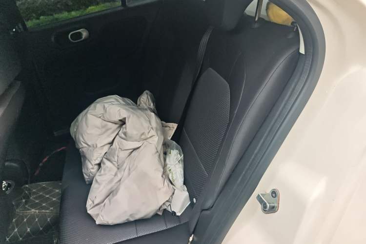 Used MG 3 2014 1.5L AMT Elite Edition Left Rear Seat
