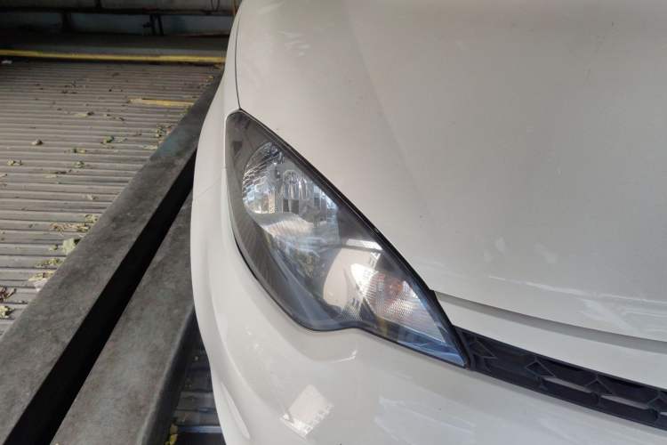 Used MG 3 2014 1.5L AMT Elite Edition Right Front Headlight