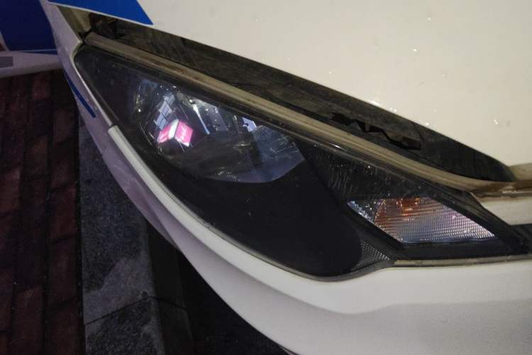 Used MG 3 2014 1.3L AMT Comfort Edition Right Front Headlight