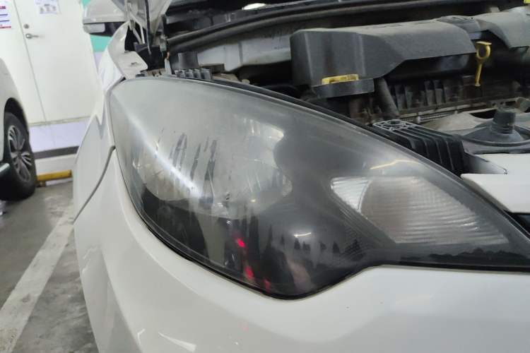 Used MG 3 2014 1.3L AMT Comfort Edition Right Front Headlight