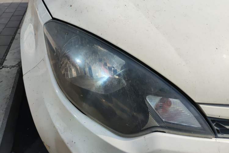 Used MG 3 2014 1.5L AMT Elite Edition Right Front Headlight