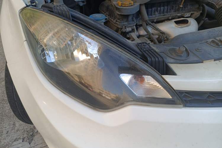 Used MG 3 2014 1.3L AMT Comfort Edition Right Front Headlight