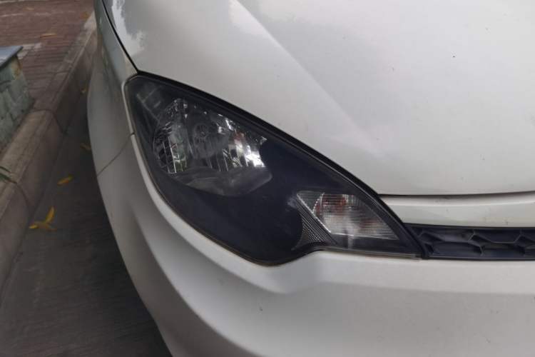 Used MG 3 2014 1.5L AMT Elite Edition Right Front Headlight