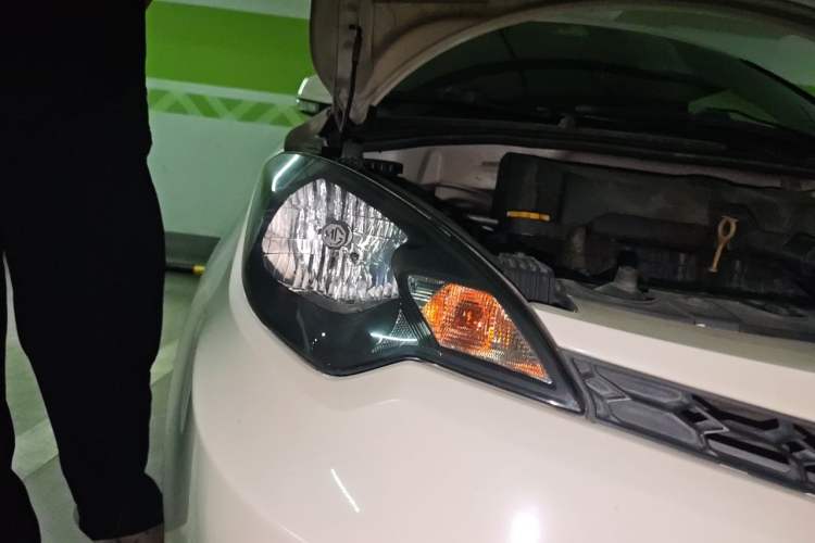 Used MG 3 2014 1.5L AMT Elite Edition Right Front Headlight