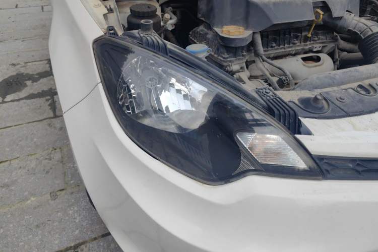 Used MG 3 2014 1.3L AMT Comfort Edition Right Front Headlight