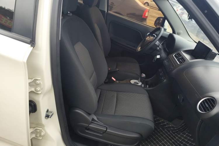 Used MG 3 2014 1.3L AMT Comfort Edition Right Front Seat