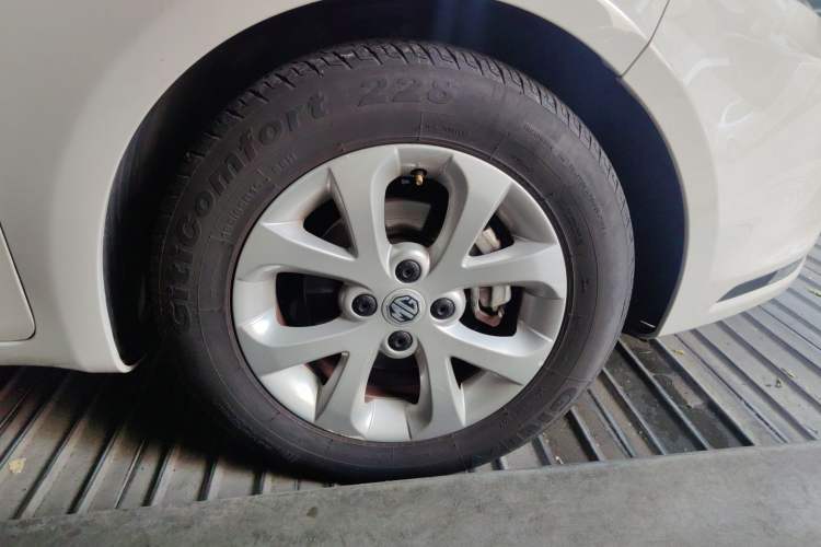 Used MG 3 2014 1.5L AMT Elite Edition Right Front Wheel Hub