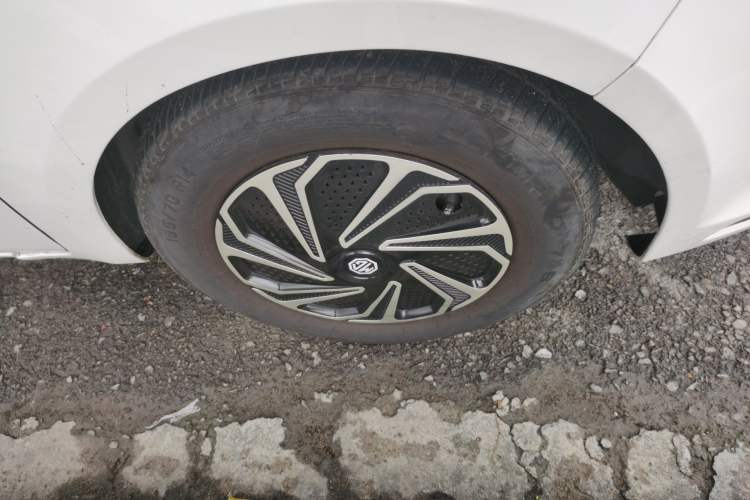 Used MG 3 2014 1.3L Manual Comfort Edition Right Front Wheel Hub