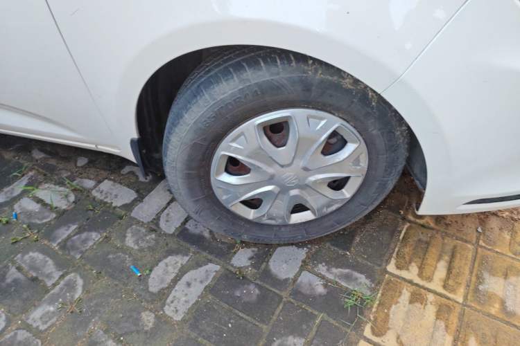 Used MG 3 2014 1.3L Manual Comfort Edition Right Front Wheel Hub
