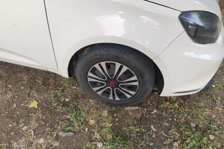 Used MG 3 2014 1.3L Manual Comfort Edition Right Front Wheel Hub