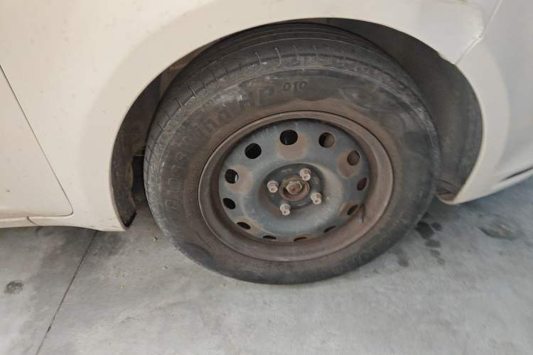 Used MG 3 2014 1.3L Manual Comfort Edition Right Front Wheel Hub