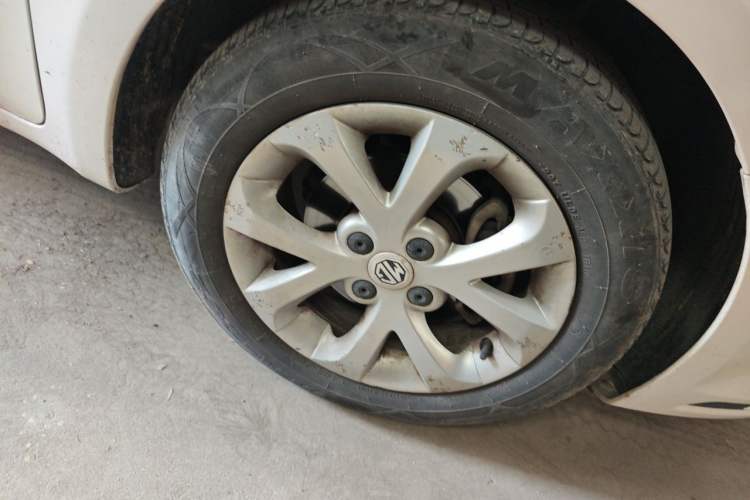 Used MG 3 2014 1.5L AMT Elite Edition Right Front Wheel Hub