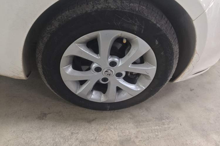 Used MG 3 2014 1.5L AMT Elite Edition Right Front Wheel Hub