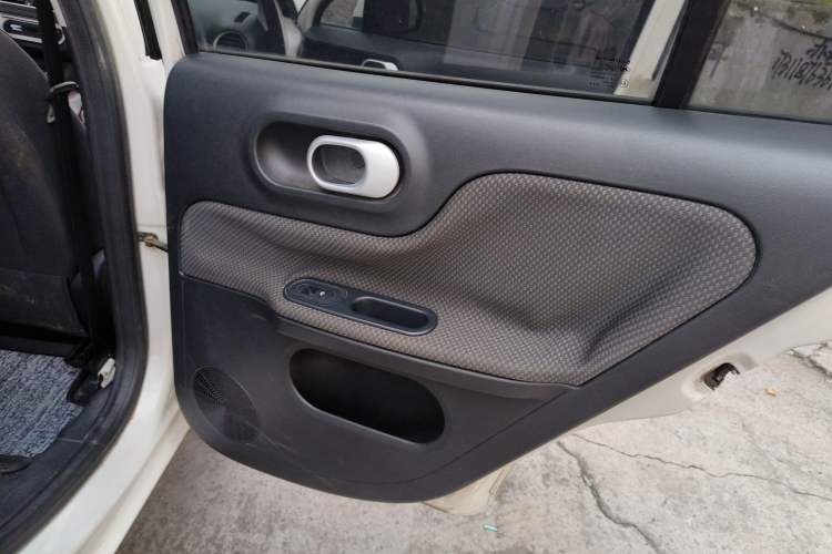 Used MG 3 2014 1.5L AMT Elite Edition Right Rear Door Interior