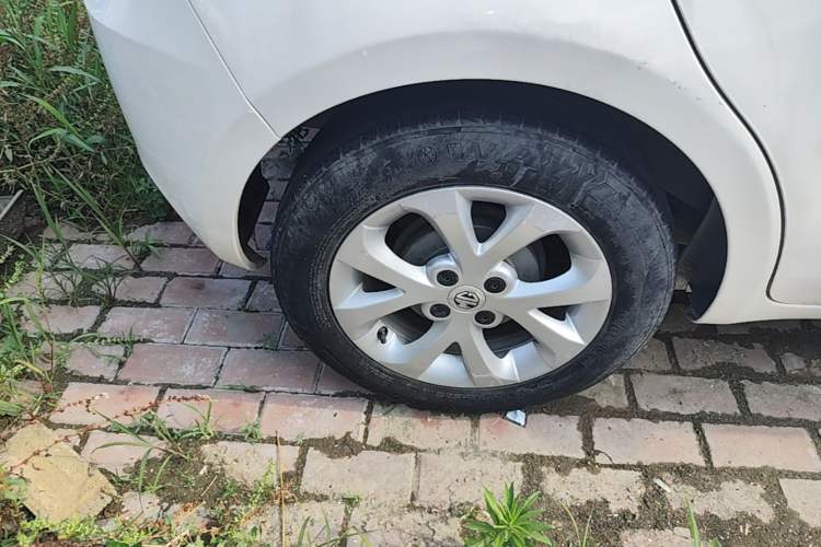 Used MG 3 2014 1.5L AMT Elite Edition Right Rear Wheel Hub