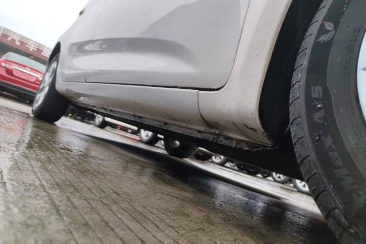 Used MG 3 2014 1.5L AMT Elite Edition Right Side Sill