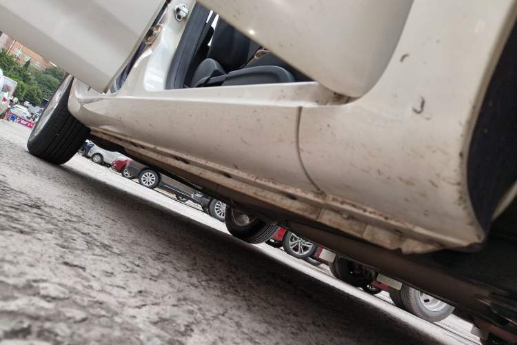 Used MG 3 2014 1.5L AMT Elite Edition Right Side Sill