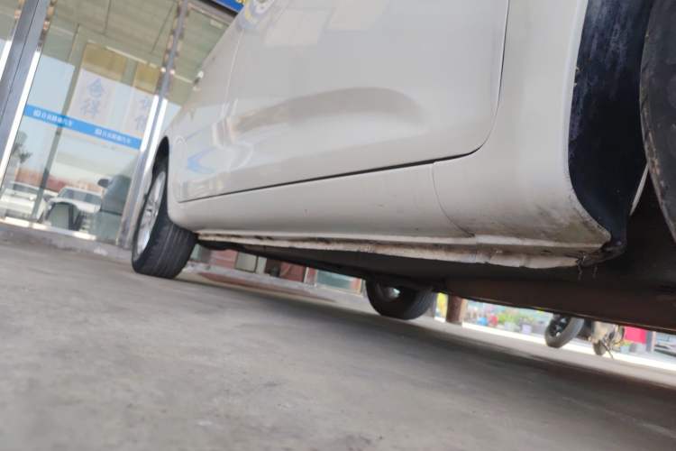 Used MG 3 2014 1.5L AMT Elite Edition Right Side Sill