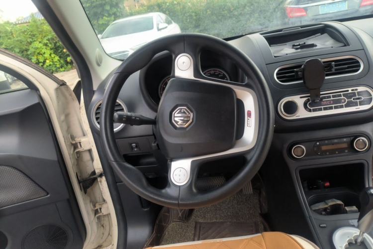 Used MG 3 2014 1.5L AMT Elite Edition Steering Wheel