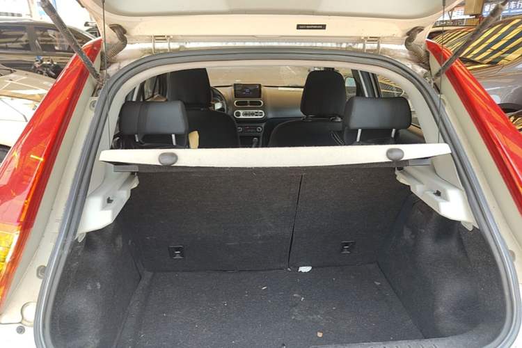 Used MG 3 2014 1.5L AMT Elite Edition Trunk