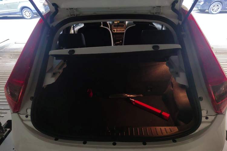 Used MG 3 2014 1.5L AMT Elite Edition Trunk